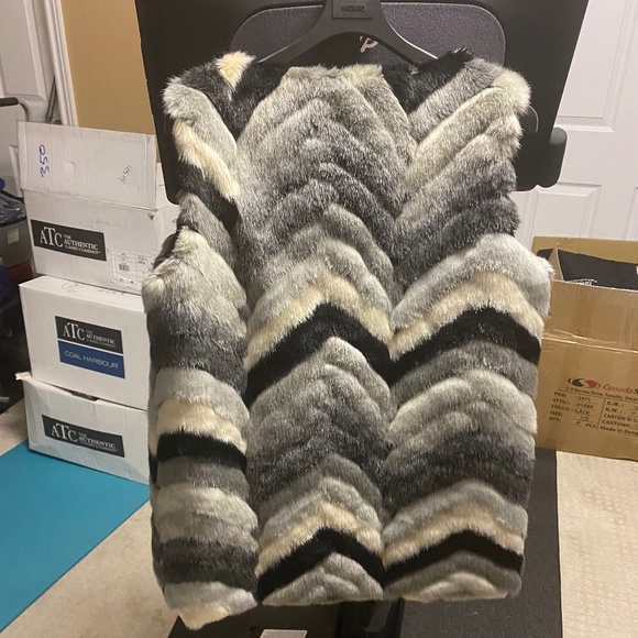 Like New Faux Fur Patchwork Long Warm Vest Grey Tones Made in Italy Small - Picture 2 of 2